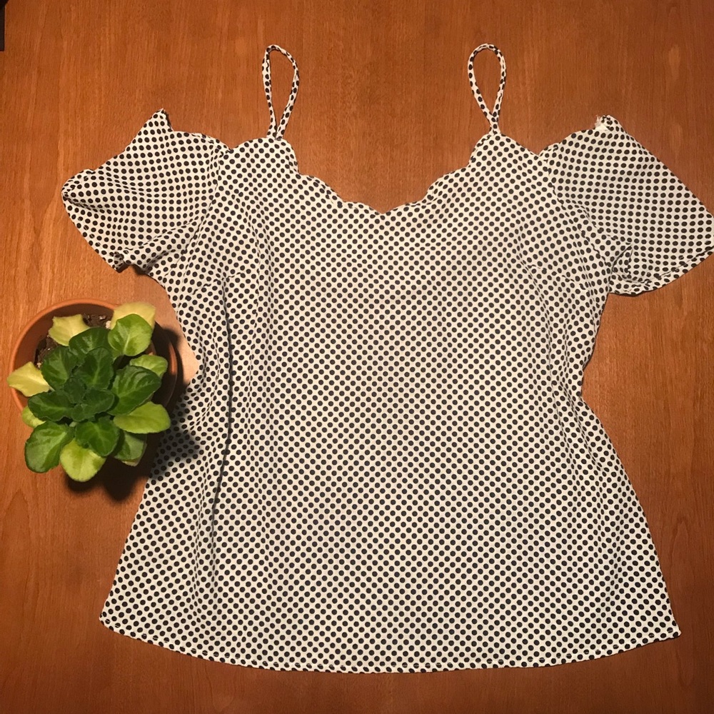 Monteau cold-shoulder top